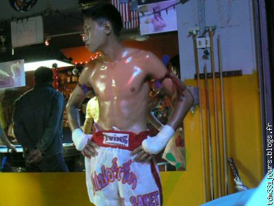 petit boxeur Thai bien huile
